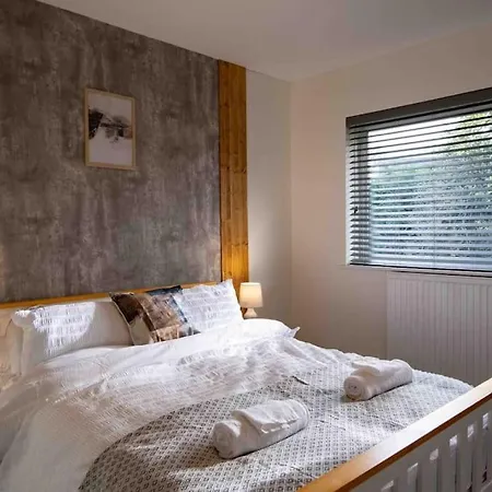 Hot Tub - Cross Lane