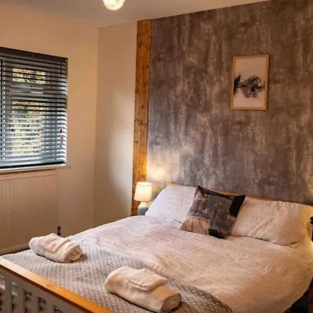 Villa Hot Tub - Cross Lane *