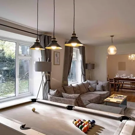 Hot Tub - Cross Lane Villa Leeds (West Yorkshire)