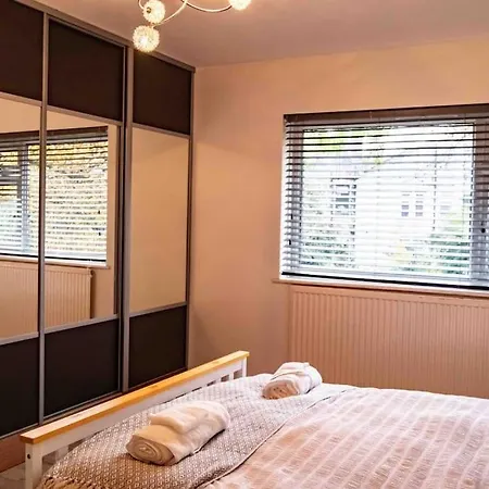 Hot Tub - Cross Lane * Leeds (West Yorkshire)