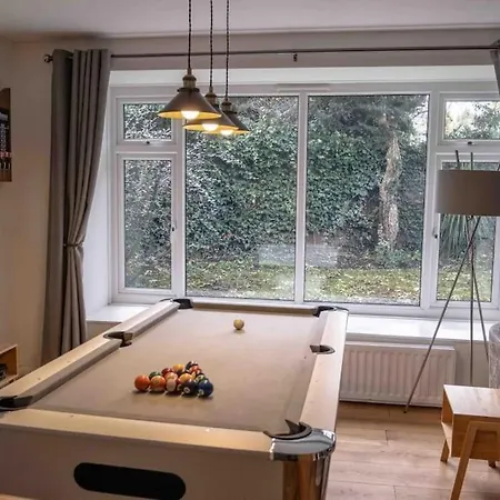 Hot Tub - Cross Lane Villa