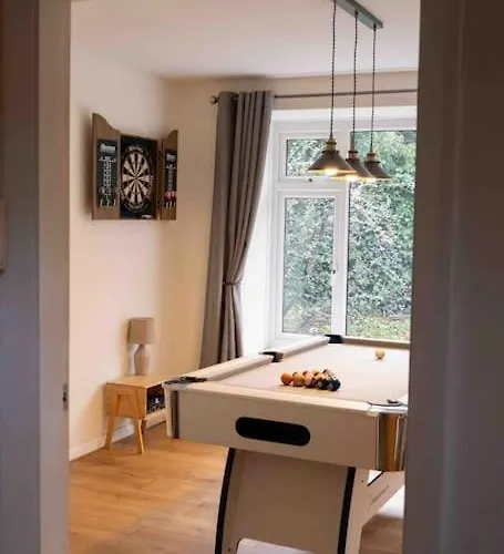 Hot Tub - Cross Lane リーズ