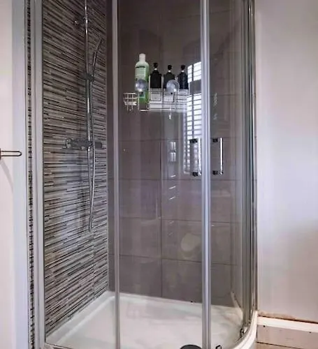 Villa Hot Tub - Cross Lane Leeds (West Yorkshire)