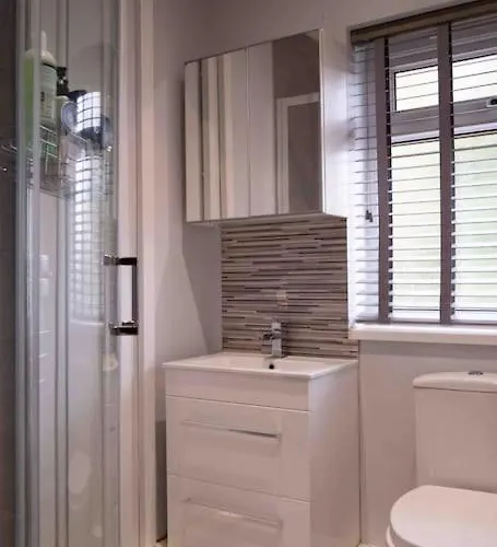 Villa Hot Tub - Cross Lane Leeds (West Yorkshire)