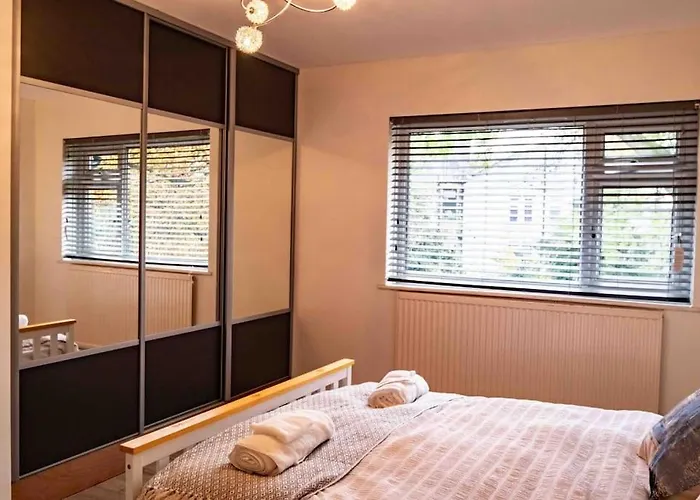 Hot Tub - Cross Lane * Leeds (West Yorkshire)