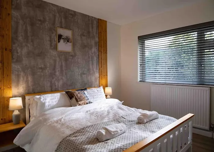 Hot Tub - Cross Lane