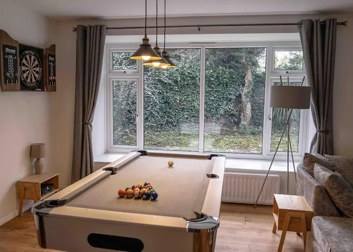 Hot Tub - Cross Lane Villa